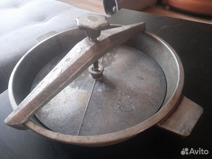 Сковорода СССР для цыпленка табака