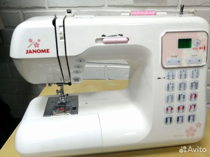 Швейная машина Janome DC 4030
