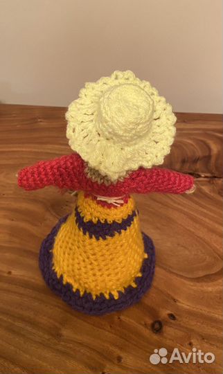 Вязаная кукла ручной работы