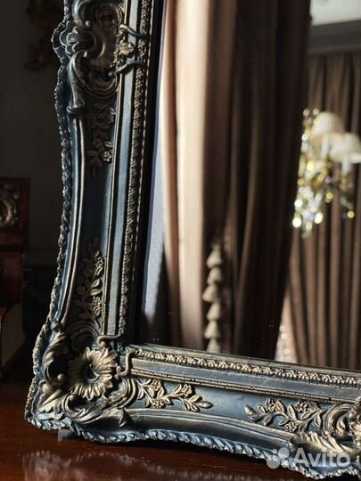 Зеркало в винтажном стиле в багетной раме