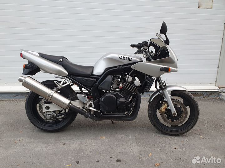 Yamaha FZ400