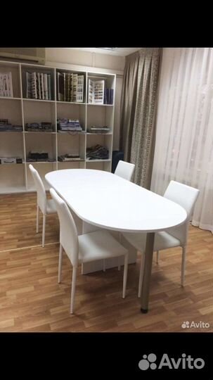 Стол овальный белый