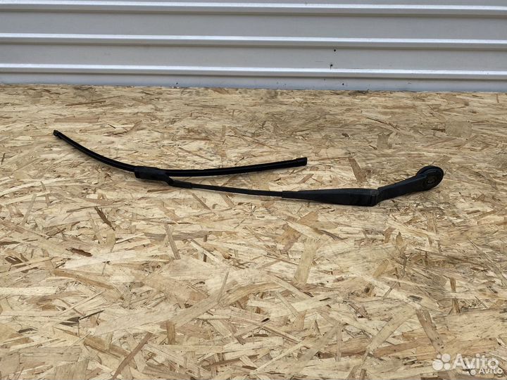 Поводок дворника правый Ford Focus 3