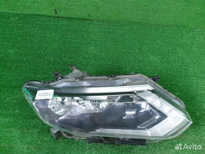 Фара правая Nissan X-Trail