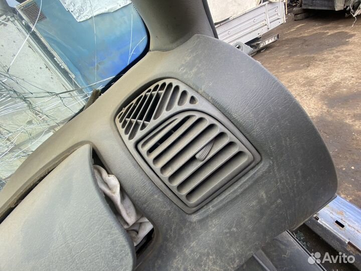 Дефлектор правый Kia Spectra