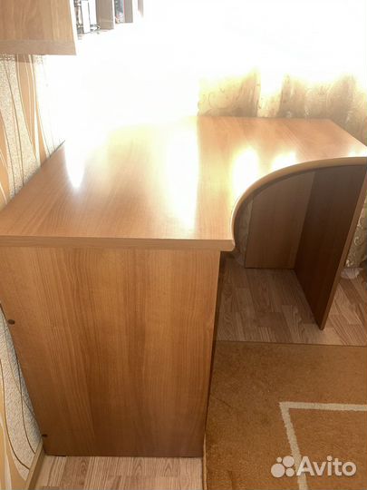 Угловой письменный стол