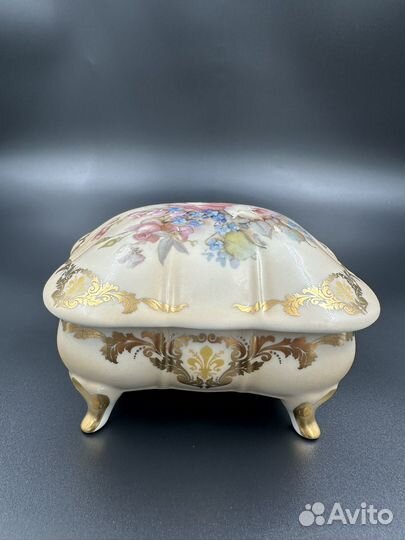 Антикварная шкатулка 