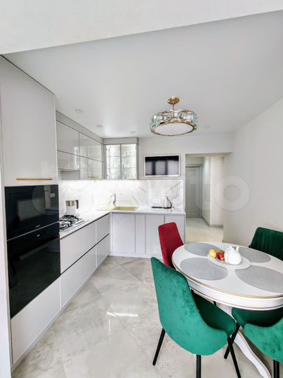 2-к. квартира, 64 м², 8/10 эт.