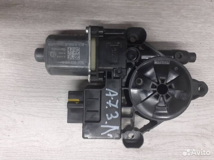 Моторчик стеклоподъемника зл Skoda Octavia A7