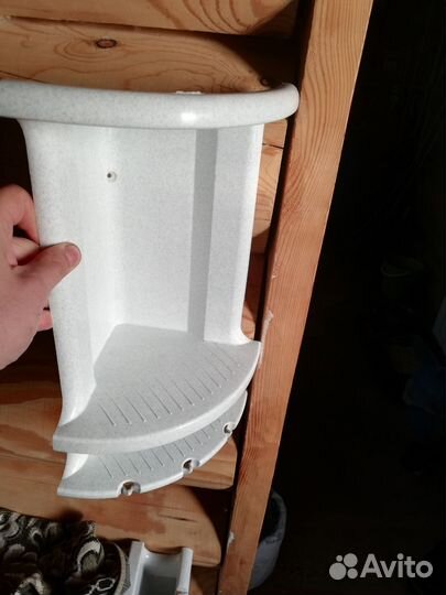 Угловая полка для ванной