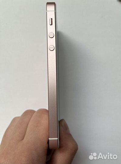 Телефон iPhone se 2016