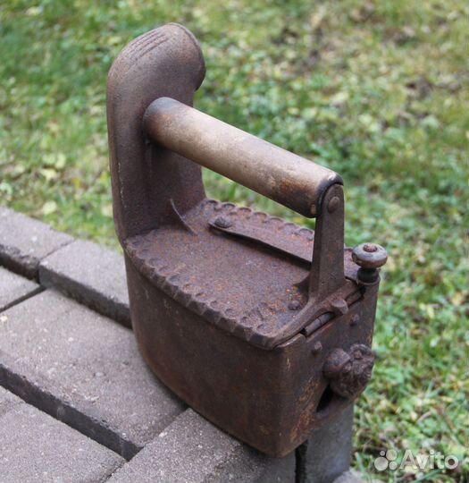 Утюг с трубой угольный старинный 19 век Номер №7