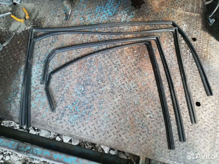 Уплотнители стекла двери Hyundai Solaris 1