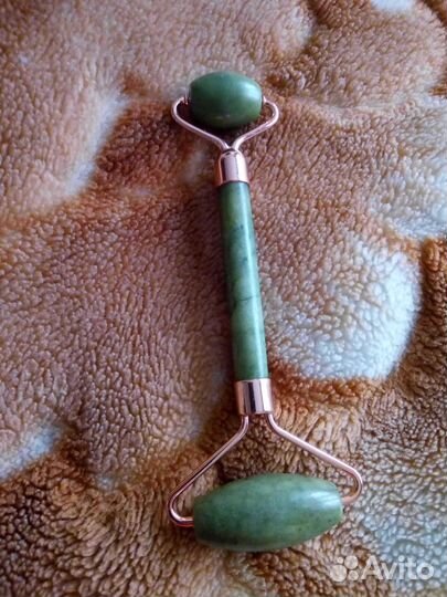 Роликовый массажер для лица из нефрита