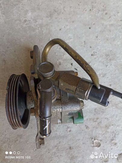 Насос гидроуселителя