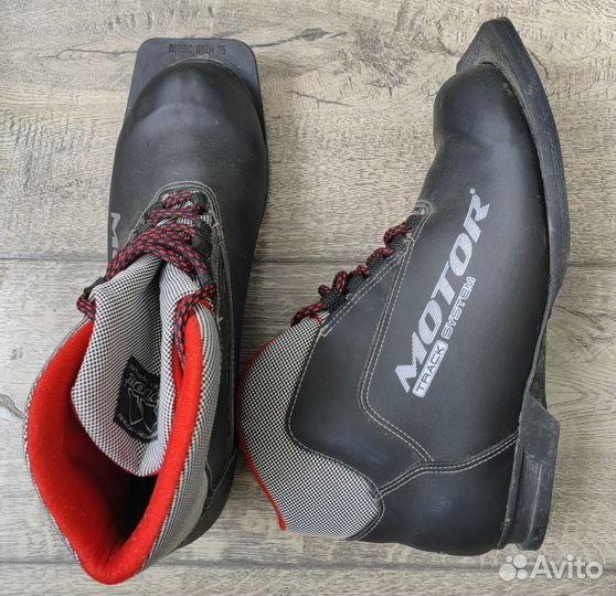 Лыжные ботинки