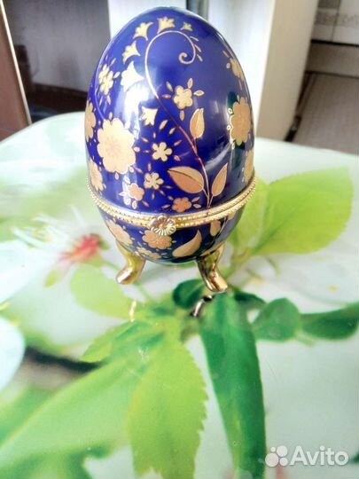 Фарфоровая шкатулка яйцо