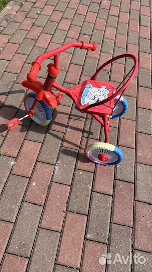 Трехколесный велосипед