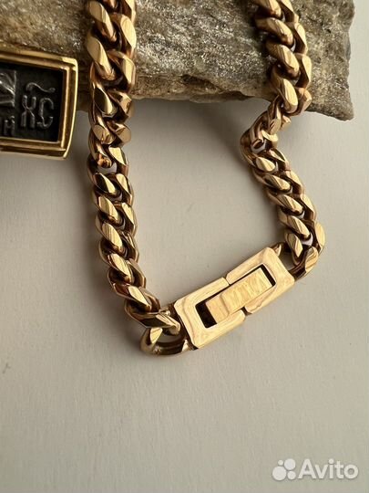 Цепь и крест