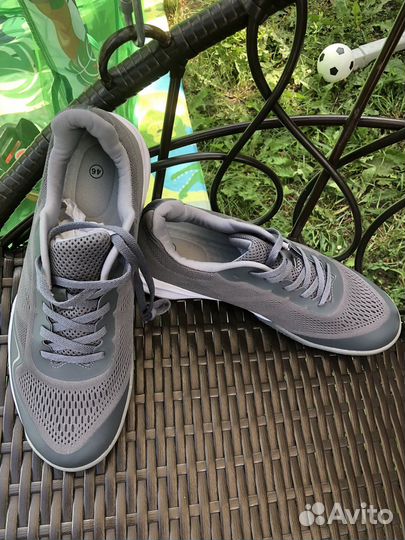 Кроссовки женские