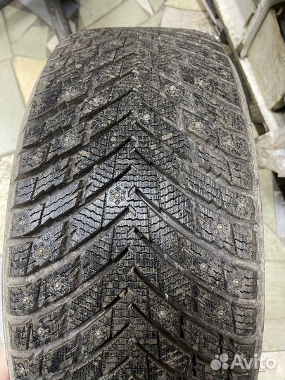 Arivo Ice Claw ARW7 235/50 R19