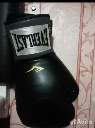 Боксерские перчатки 14 oz everlast