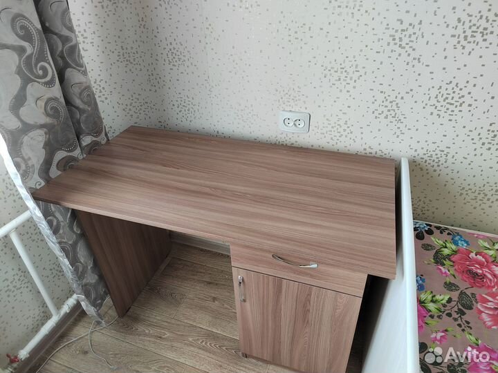 Письменный стол