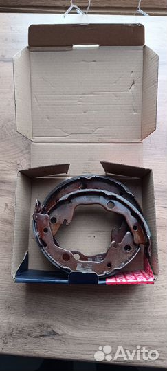 Тормозные колодки задние(ручник) арт М2520219