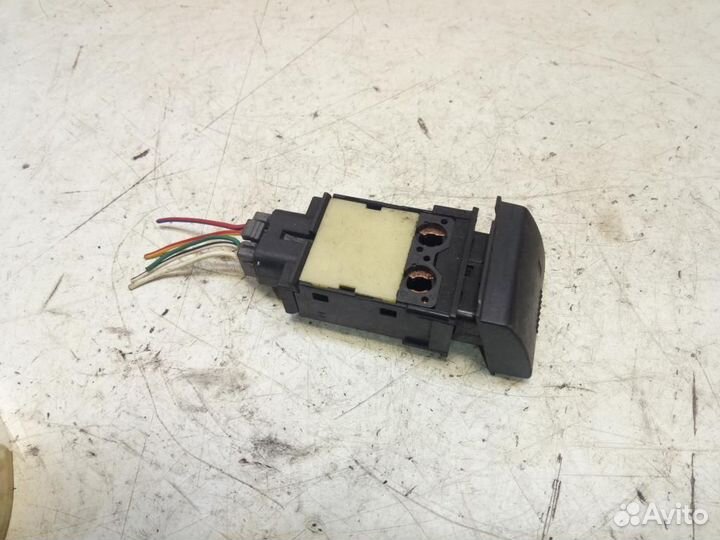 Кнопка обогрева переднего стекла Toyota Avensis