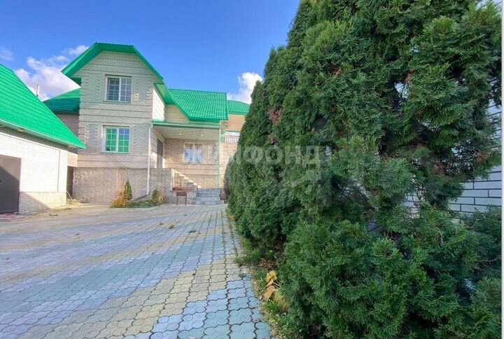 Коттедж 369,7 м² на участке 11 сот.