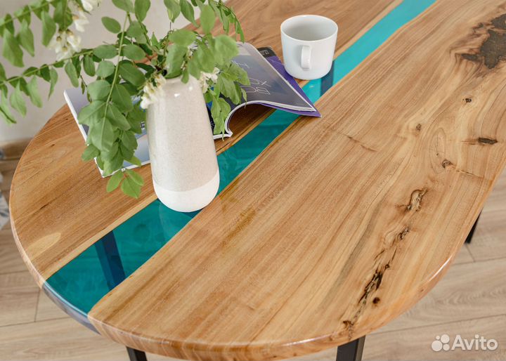 Стол река из эпоксидной смолы овальный