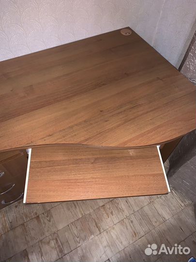 Угловой стол
