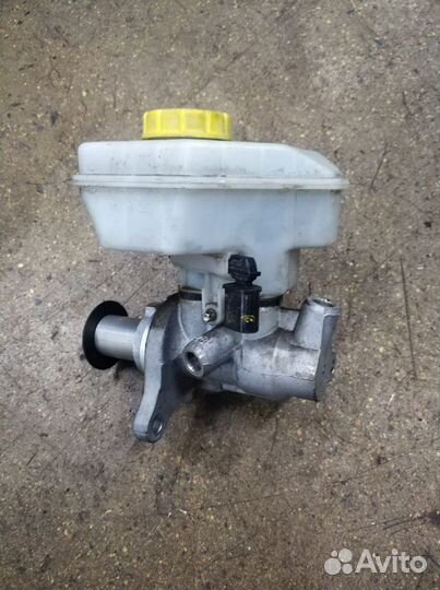 Главный тормозной цилиндр 7P0611019 VW Touareg NF