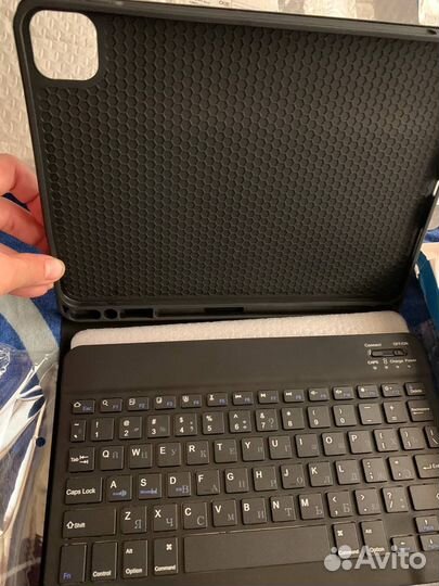 Клавиатура русская, чехол на iPad 11 pro
