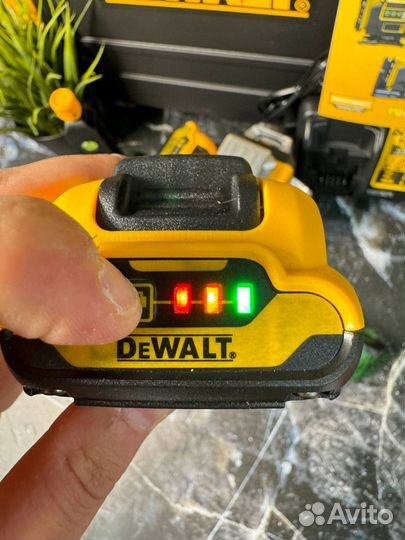 Лазерный уровень dewalt 4D 16 линий