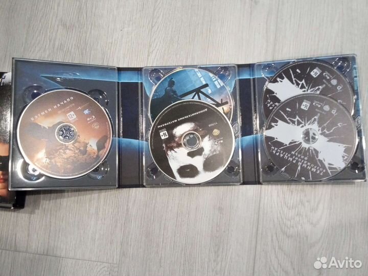 Редкое издание трилогии Бэтмена Нолана с артбуком