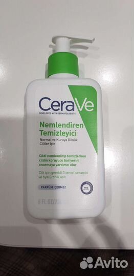 Увлажняющий, очищающий крем гель CeraVe