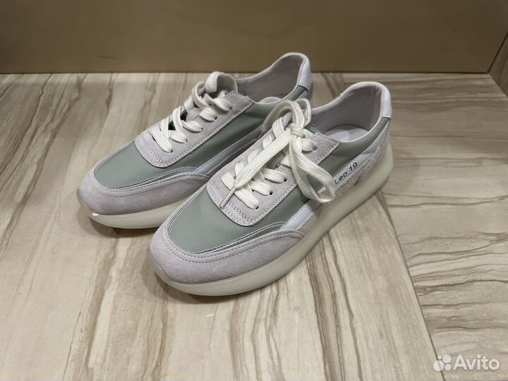 Кроссовки новые
