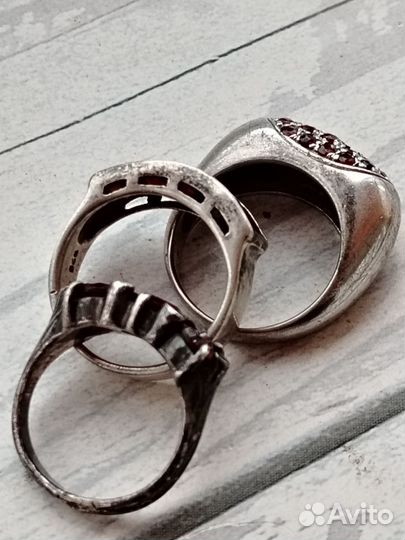 Серебряные кольца с гранатом