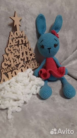 Вязаный заяц игрушка ручной работы