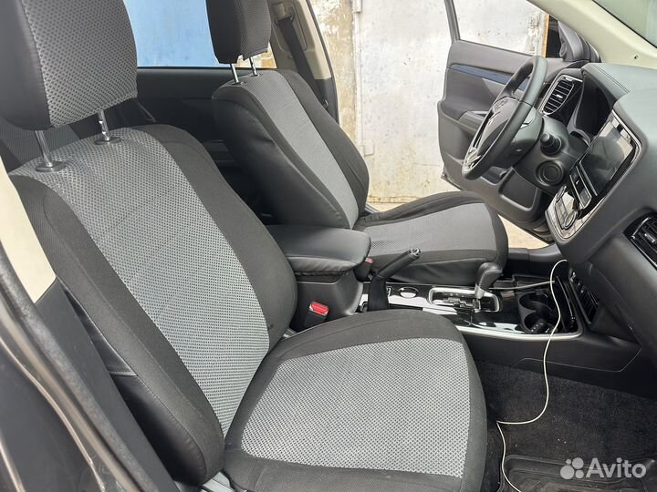 Чехлы на mitsubishi outlander 3