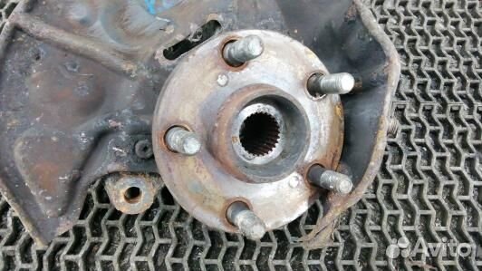 Ступица передняя левая toyota avensis T25 (HDN20K9