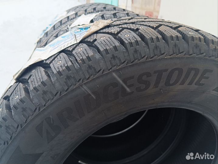 Bridgestone Ice Cruiser 7000S 215/65 R16 98T