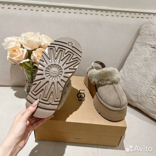 Шлепанцы UGG