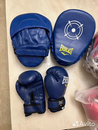 Боксерские лапы и перчатки Everlast