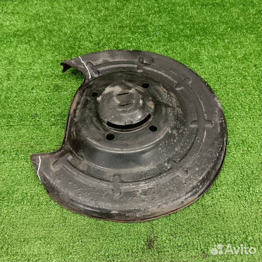 Тормозной щиток задний левый Opel Astra J GTC 2012