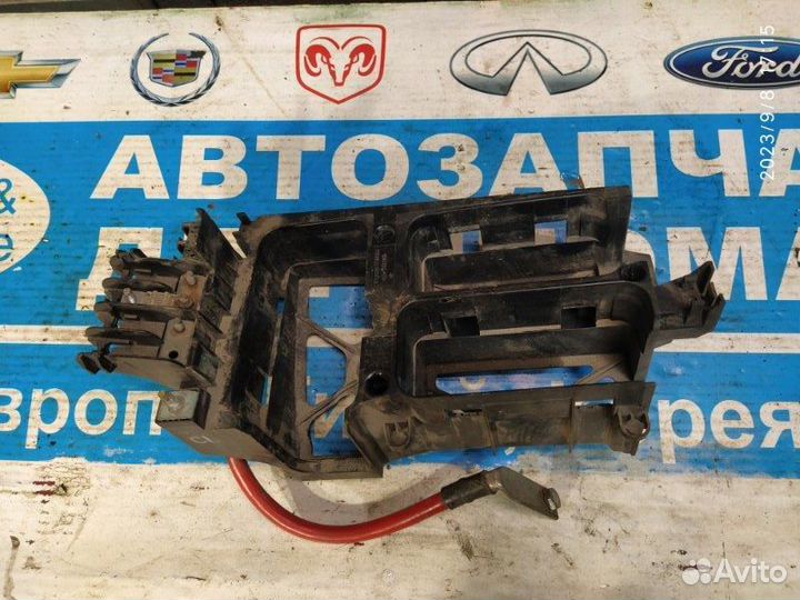 Корпус блока предохранителей Opel Zafira 05-15