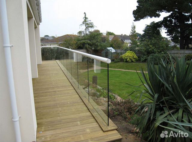 Безрамные стеклянные ограждения террас