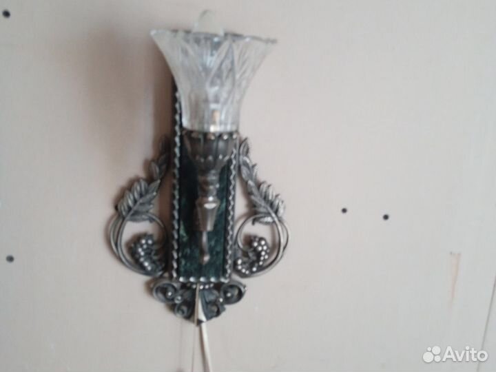 Светильники настенные и полка