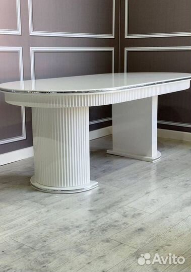 Стол обеденный большой